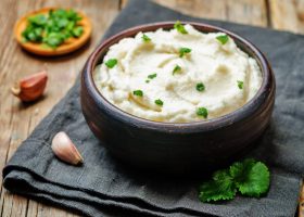 عمل تغميزة القرنبيط المشوي والزبادي