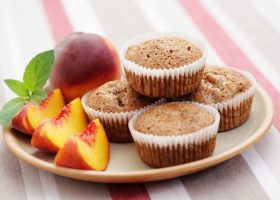 طريقة عمل مافن الخوخ بالقرفة