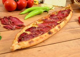 طريقة عمل فطائر تركية بالبسطرمة