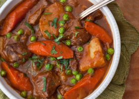 طريقة عمل يخنى الضانى مع الخضار