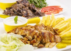 طريقة عمل شاورما الدجاج بالفلفل الملون و الزبادي