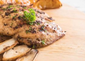 طريقة عمل صدور الدجاج بالزبادي