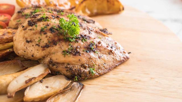 طريقة عمل صدور الدجاج بالزبادي