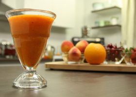 طريقة عمل عصير المشمش و الجزر