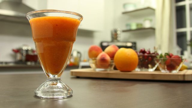 طريقة عمل عصير المشمش و الجزر