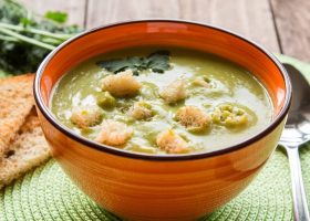 طريقة عمل شوربة البسلة باللحم المفروم و الصويا