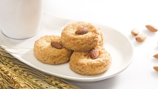 طريقة عمل بسكوت اللوز