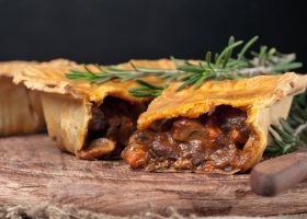 طريقة عمل فطيرة باللحمة المفرومة