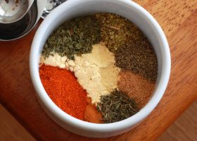 طريقة عمل التوابل اليونانية