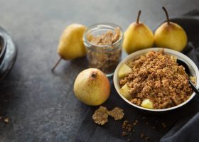 طريقة عمل كرمبل التفاح والكمثرى