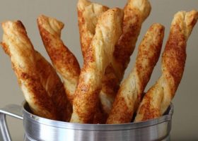 طريقة عمل لفائف الباف باسترى بالقرفة