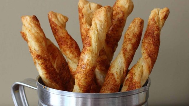 طريقة عمل لفائف الباف باسترى بالقرفة