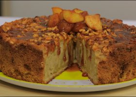 طريقة عمل كيك التفاح بالقرفة و الكراميل