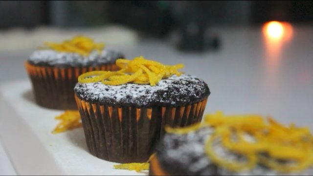 طريقة عمل كب كيك الشكولاتة بالبرتقال