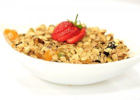 طريقة عمل شوفان بالفواكة المجففة