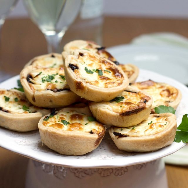 طريقة عمل تارت البصل والفيتا