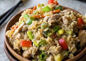 طريقة عمل سلطة الخضار بالأرز البني