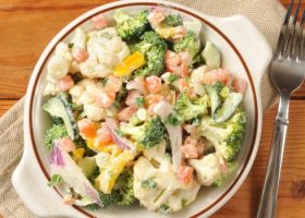 طريقة عمل سلطة القرنبيط بالطماطم والمايونيز