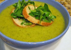 طريقة عمل شوربة الكوسة بالليمون