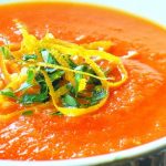 طريقة عمل شوربة الطماطم بالبرتقال