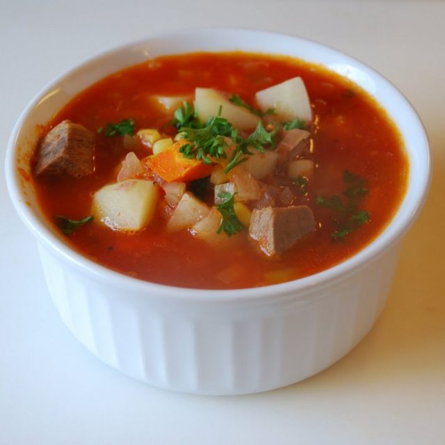 طريقة عمل شوربة اللحمة الضانى بالنعناع