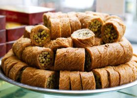 طريقة عمل كنافة مبرومة بالفستق