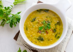 طريقة عمل شوربة العدس بالسبانخ