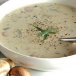 طريقة عمل شوربة المشروم بالكريمة والشوفان.