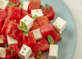 طريقة عمل بطيخ بالجبن الفيتا