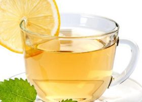 طريقة عمل مشروب الشاي الأخضر بالليمون