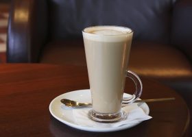 طريقة عمل الموكا البيضاء