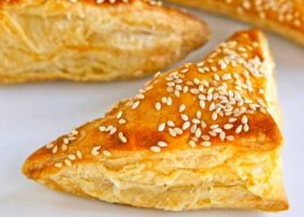 طريقة عمل فطيرة بالجبنة