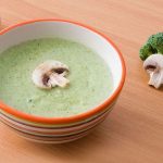 طريقة عمل شوربة البروكلي بالمشروم
