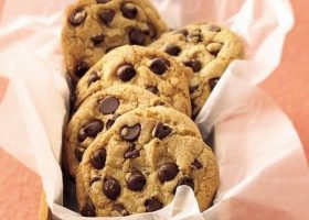 طريقة عمل كوكيز بقطع الشكولاتة