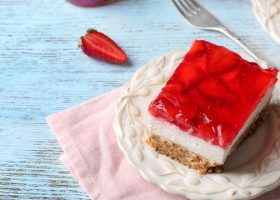 طريقة عمل حلوى الجلي بالبسكويت