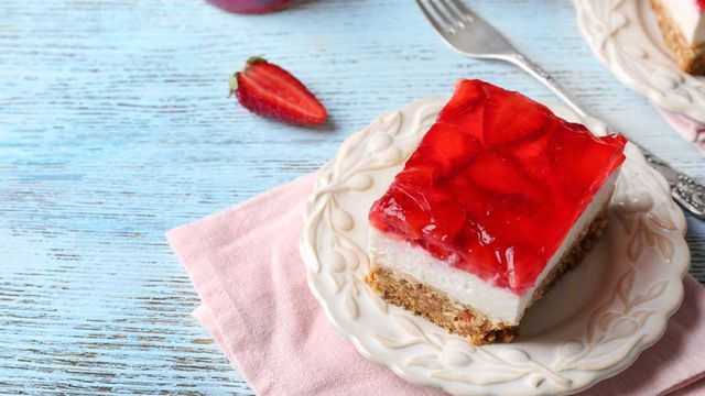 طريقة عمل حلوى الجلي بالبسكويت