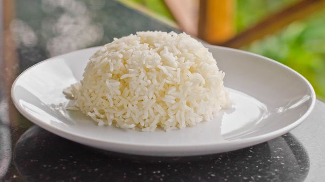 طريقة عمل أرز بالبصل والثوم