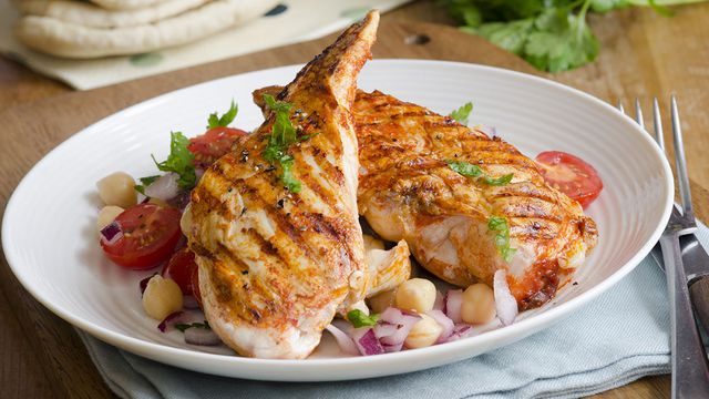 طريقة عمل صدور دجاج مشوية