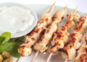 طريقة عمل شيش طاووق الدجاج بالزعتر