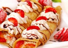 طريقة عمل كريب الكريمة و الفراولة