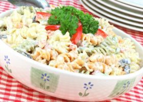 طريقة عمل سلطة المكرونة الملونة بالمايونيز والزيتون
