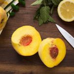 طريقة عمل خوخ بماء الزهر و الليمون
