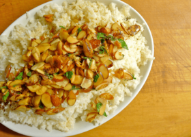 طريقة عمل الأرز بالشبت و اللوز