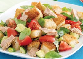 طريقة عمل سلطة التونة و الخبز