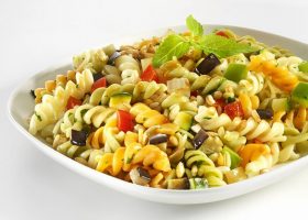 طريقة عمل سلطة المكرونة و الخضار
