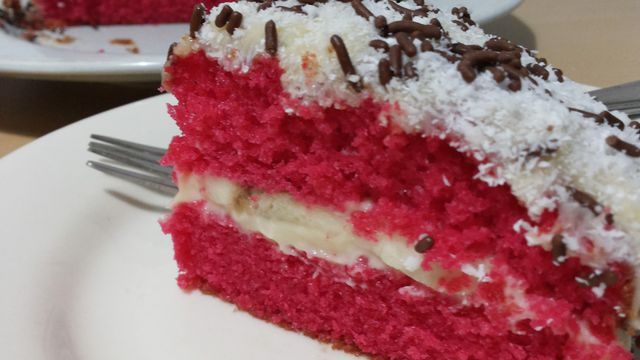 طريقة عمل الكيكة بالقشطة