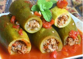 طريقة عمل الكوسا محشي بالبندورة