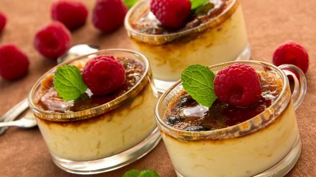 طريقة عمل الكريم بروليه بالتوت