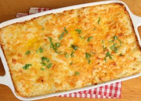 طريقة عمل صينية الخضار بالبشاميل والجبنة