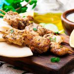 طريقة عمل تتبيلة شيش طاووق بالزبادي